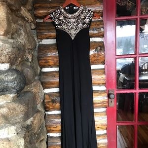 Gorgeous Aqua gown with embellishments ✨✨ size 0